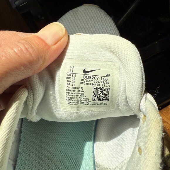 Nike Women's Revolution Sneaker - Size 11 - Picture 7 of 11